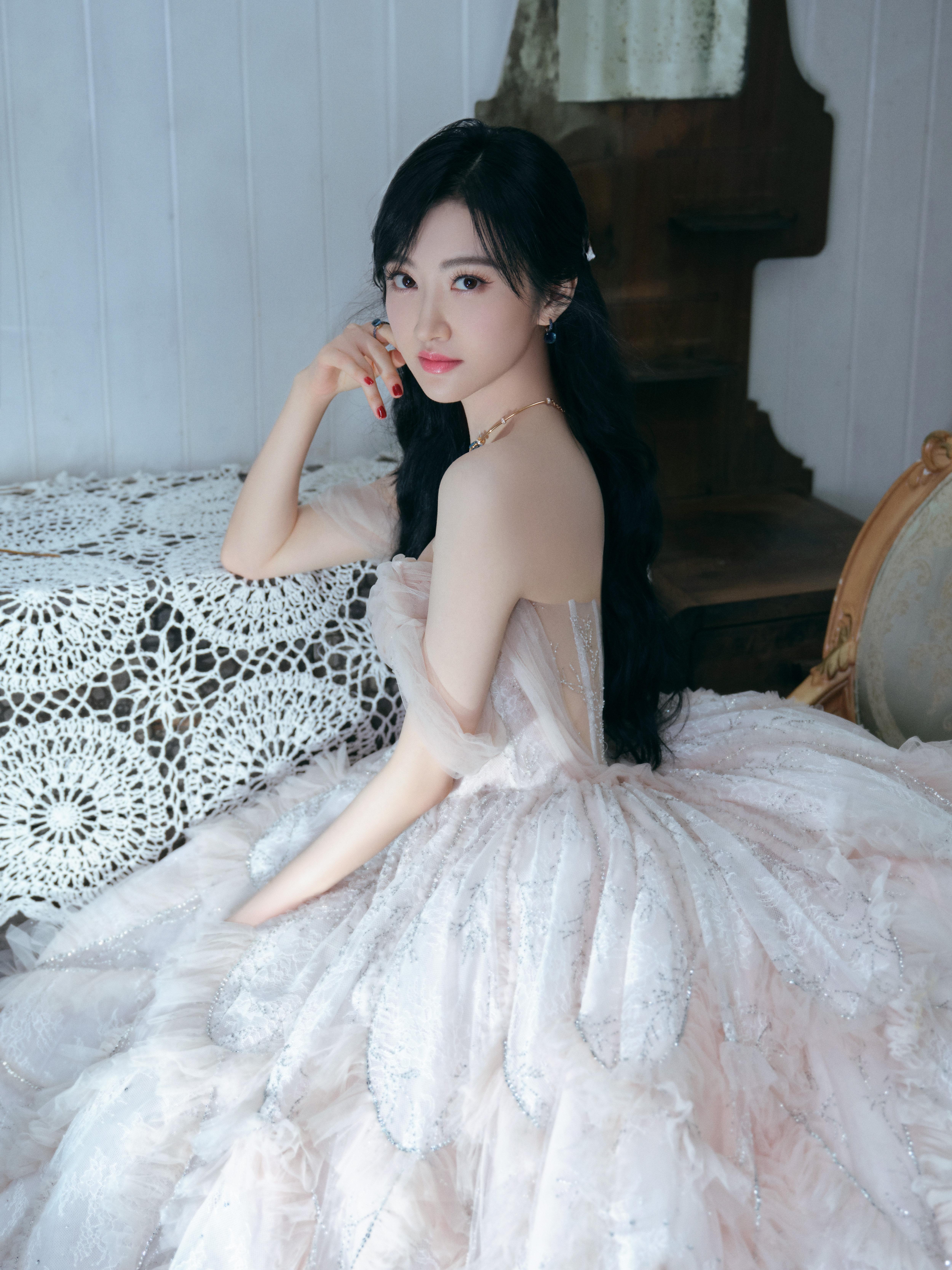 甜美公主范 景甜穿白色蓬蓬裙清新怡人,2 (4)