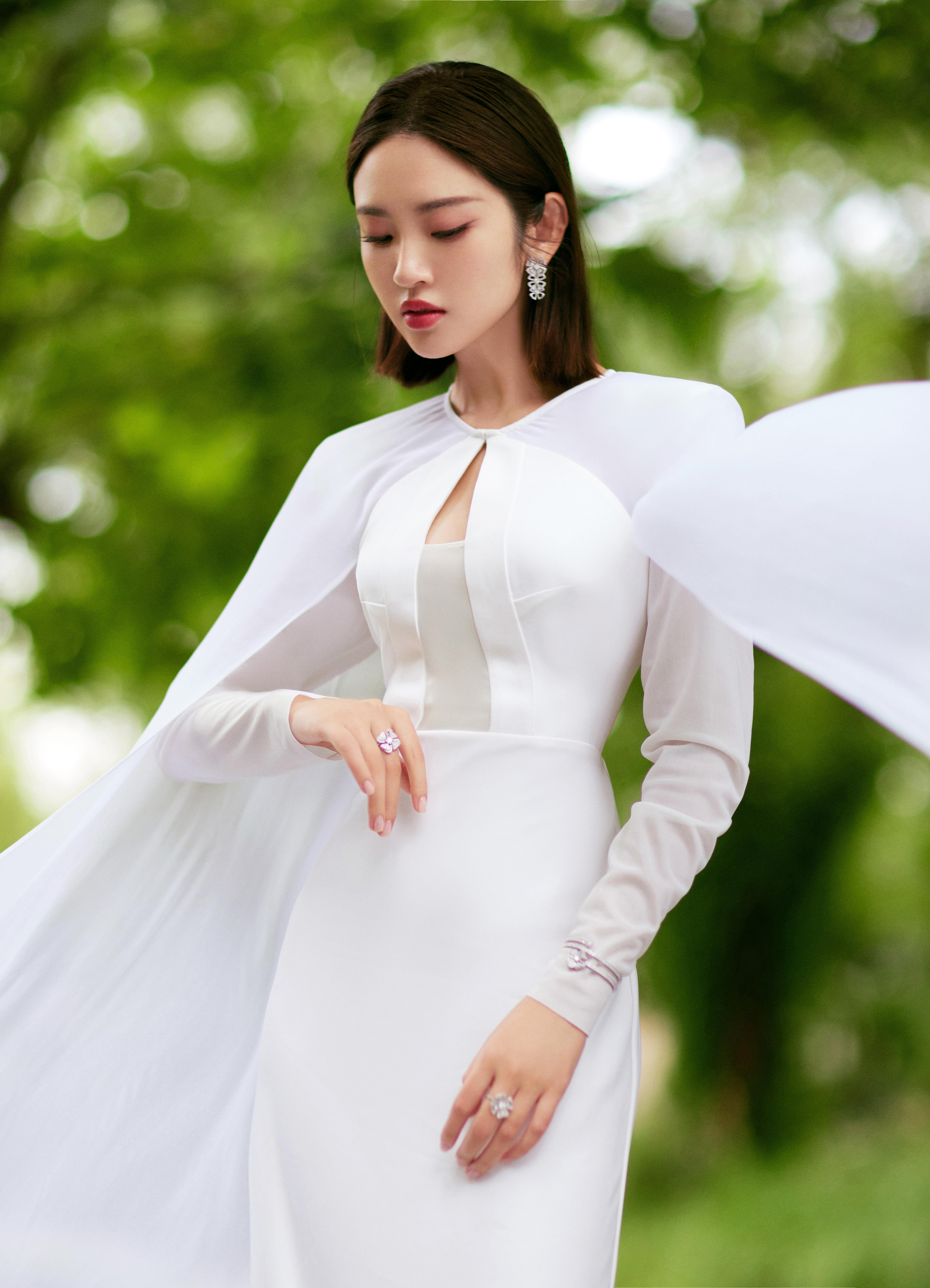 唐艺昕2014新年首写真 白色深V蕾丝连衣裙给新的一年加满能量！,1 (1)