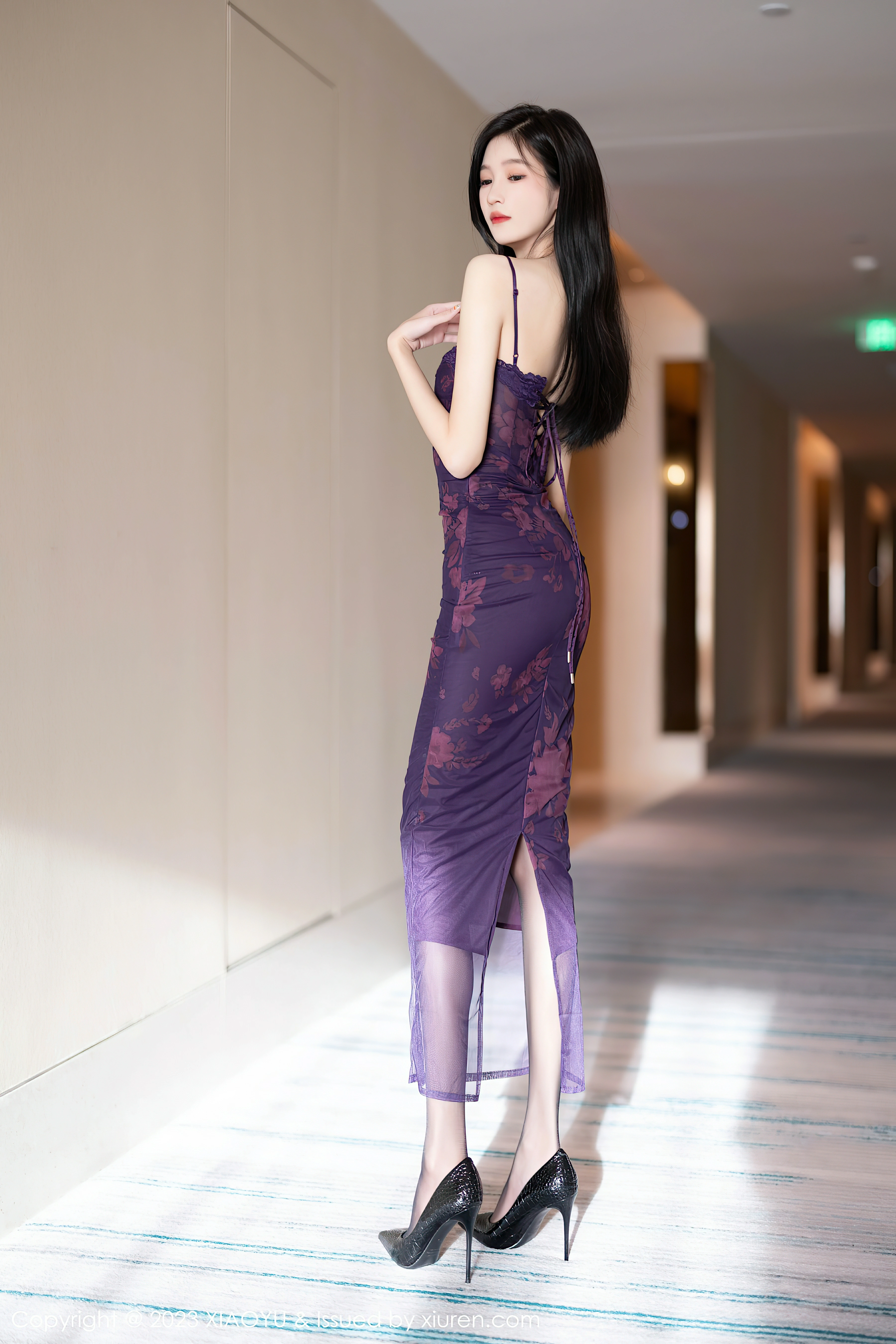 [XIAOYU语画界]2023.10.17 VOL.1128 程程程- 紫色吊带蕾丝连衣裙加黑色透视情趣内衣性感写真集,0003
