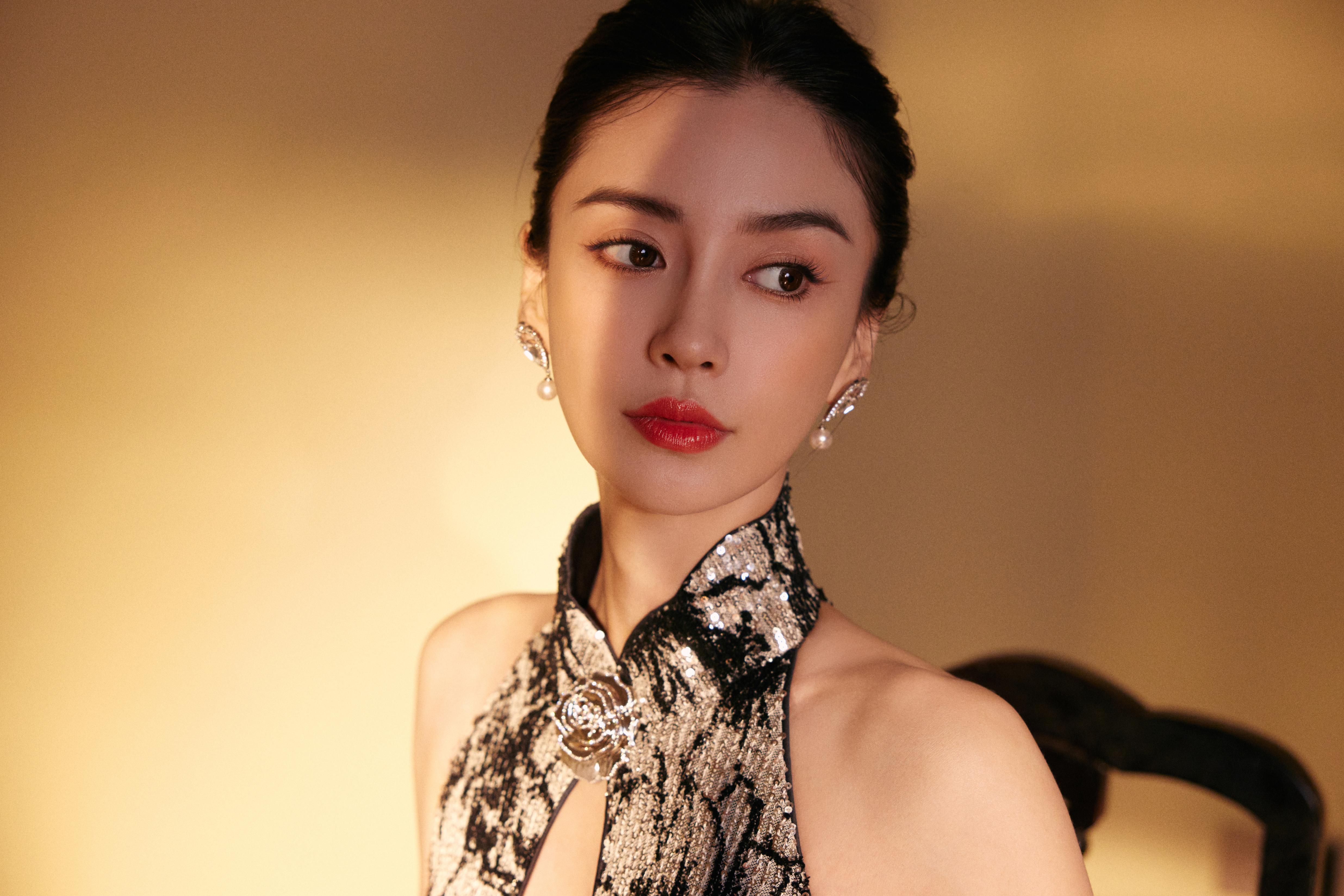 杨颖（Angelababy）受邀出席上海时装周 黑色裸背旗袍裙再现东方魅力,a5