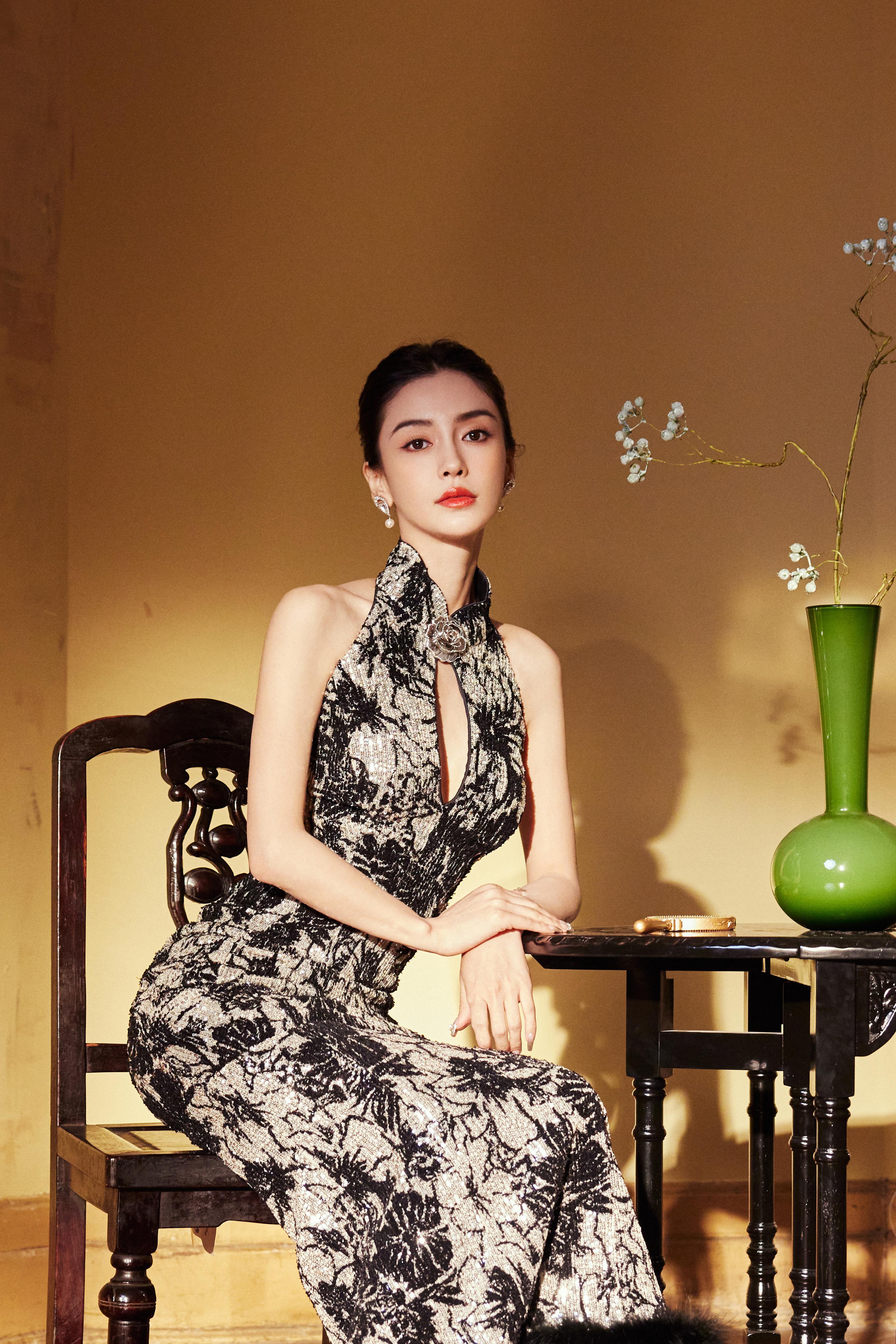 杨颖（Angelababy）受邀出席上海时装周 黑色裸背旗袍裙再现东方魅力,a11