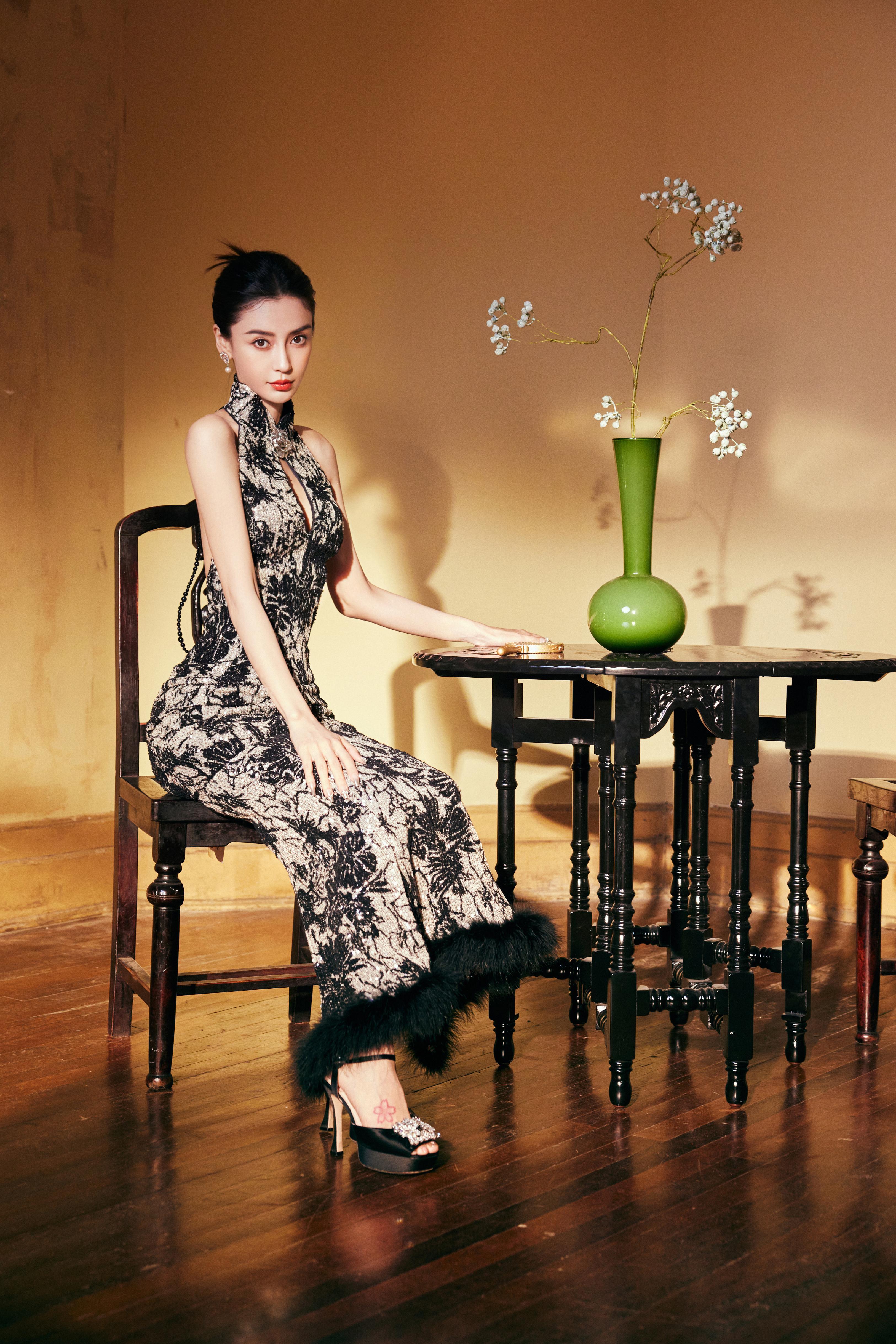 杨颖（Angelababy）受邀出席上海时装周 黑色裸背旗袍裙再现东方魅力,a7